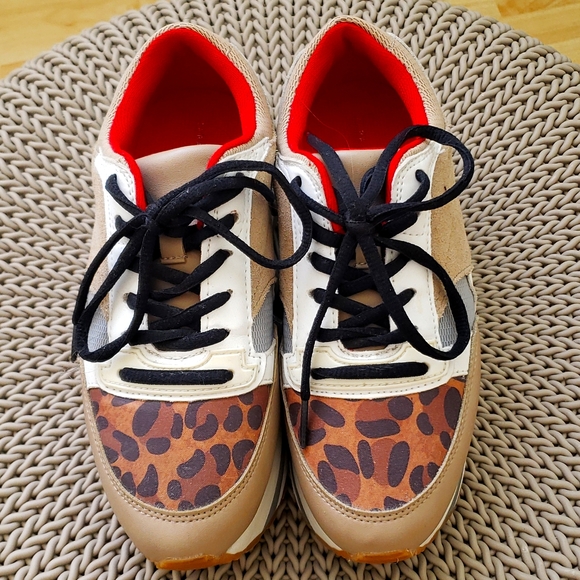 ZARA, Platform sneakers for woman, with animal print.